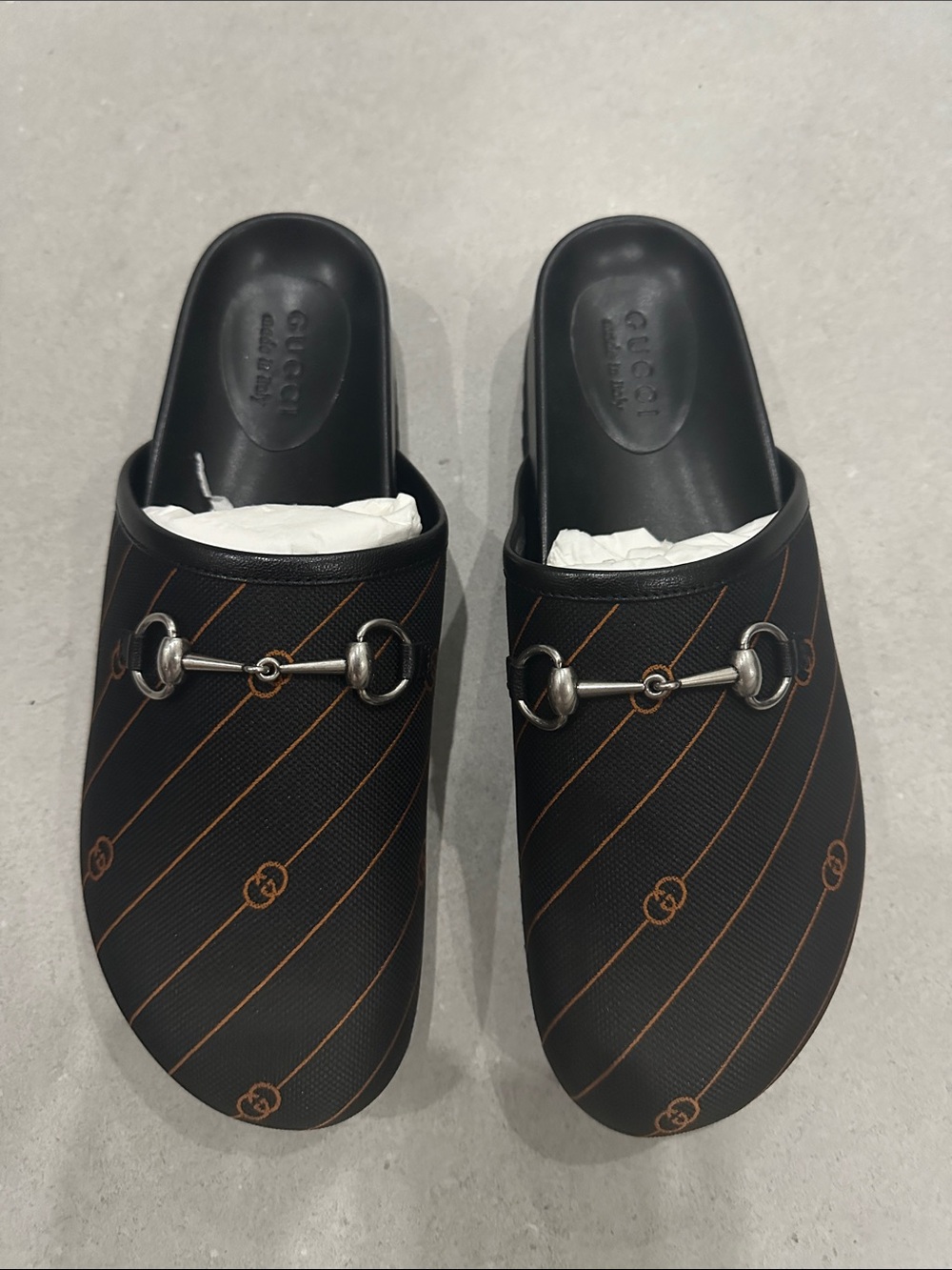 GUCCI Black Leather Slip-On Men’s Mules with Horsebit Detail